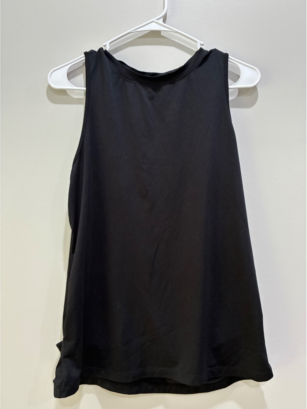 M Fabletics Black Sleeveless Athletic Tank Top with Open Back